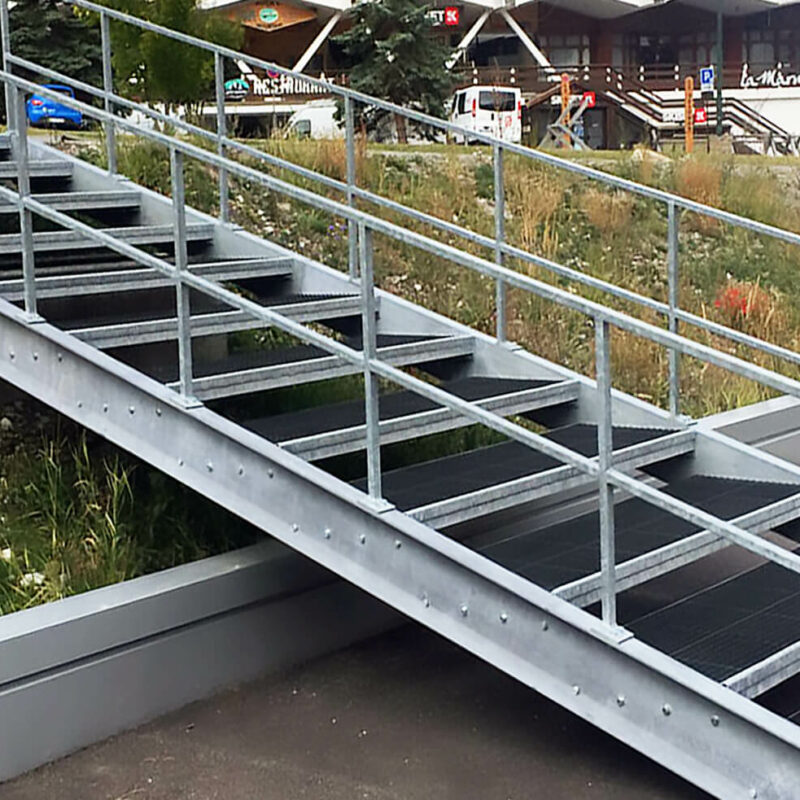 alpes-alu-fabrication-installation-reglage-escalier-metallique