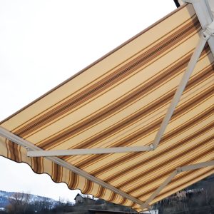 alpes-alu-pose-store-exterieur-tissu